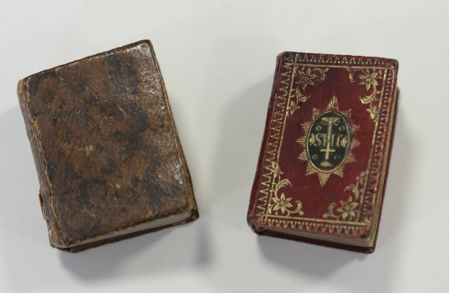 Miniature Bibles. The Bible in Miniature, for E. Newbery, 1780, & 1 other - Image 2 of 8