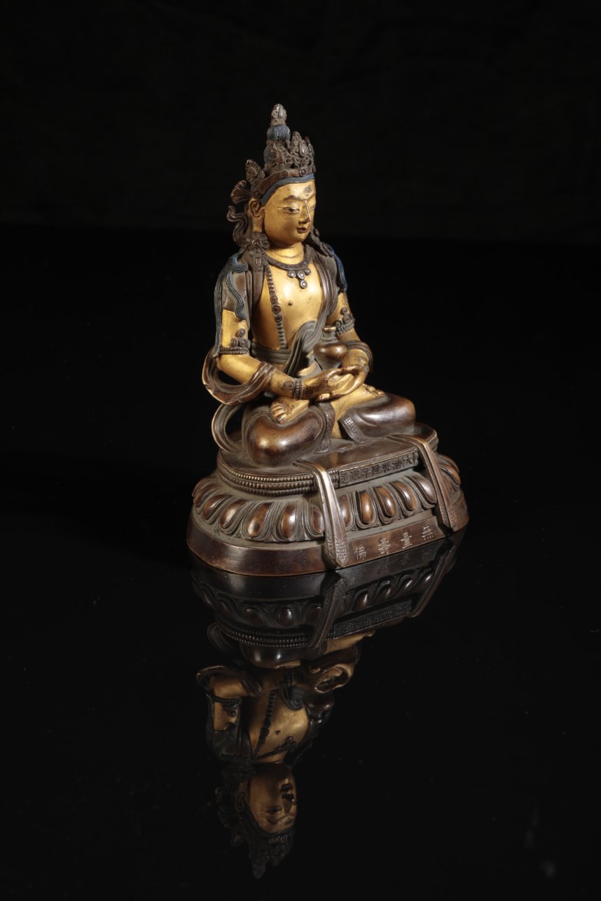 A CHINESE COLD PAINTED AND GILT BRONZE FIGURE OF AMITAYUS - Image 2 of 5