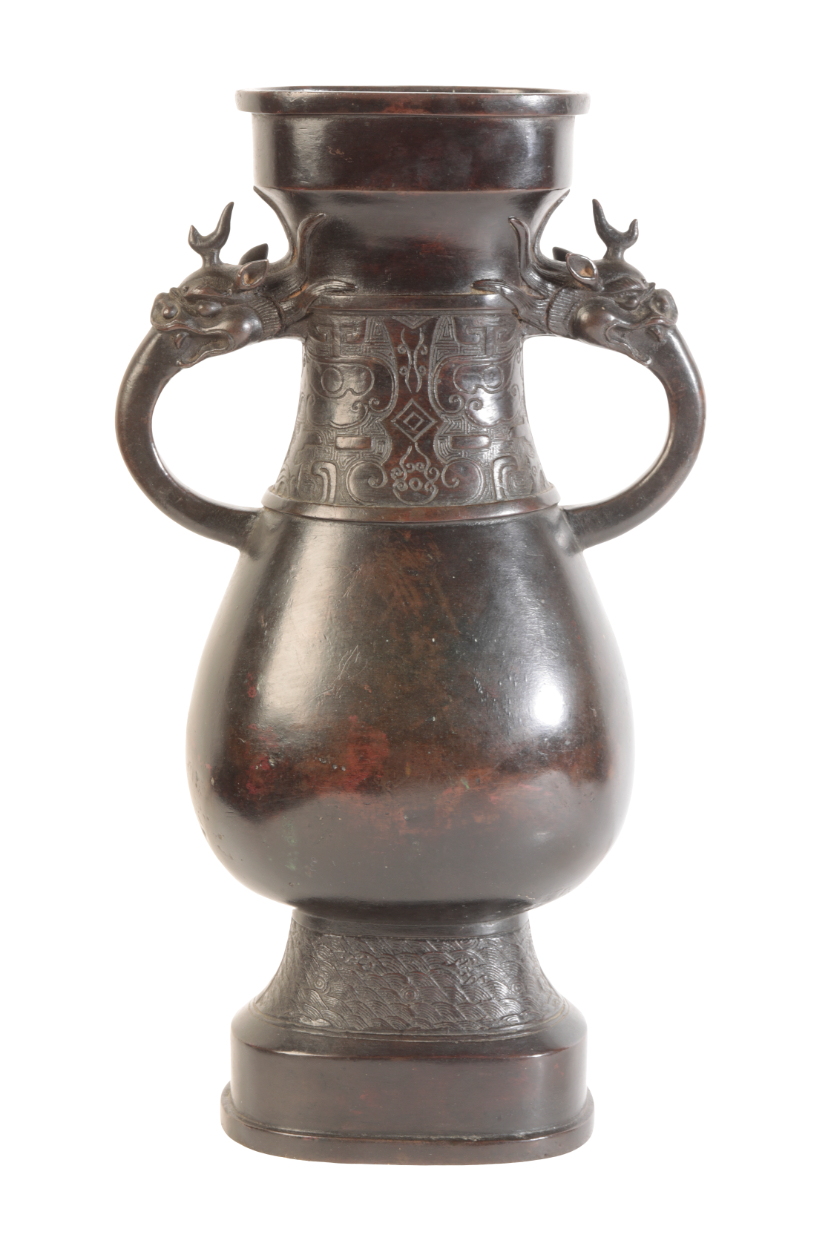 A LARGE CHINESE BRONZE VASE (HU)