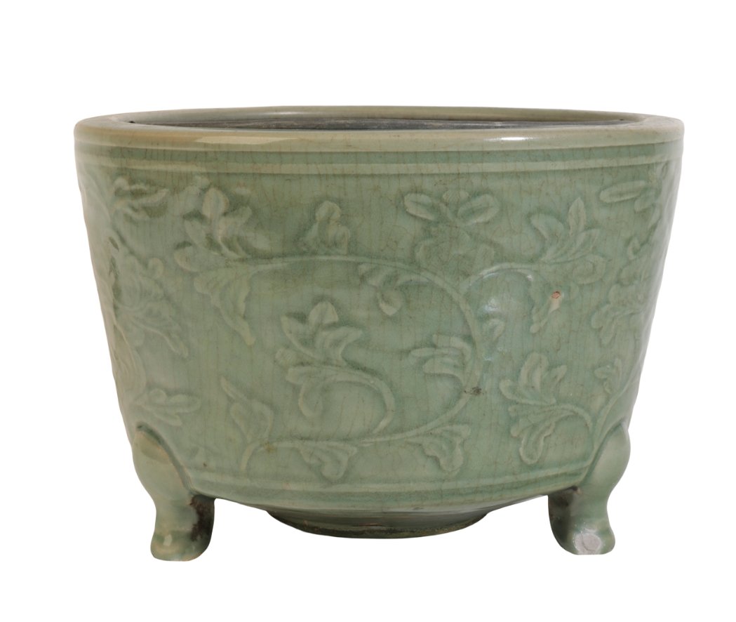 A LARGE CHINESE LONGQUAN CELADON CENSER