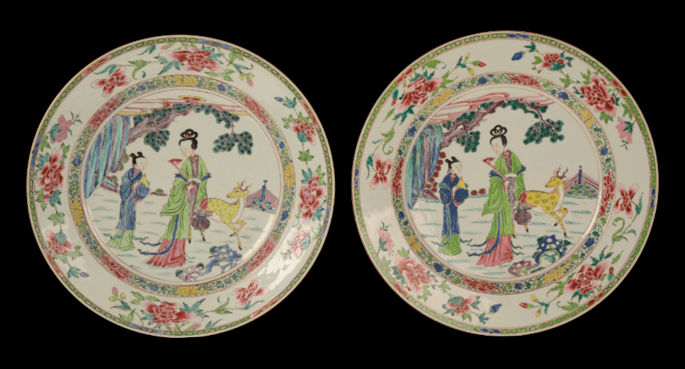 A FINE PAIR OF LARGE CHINESE FAMILLE ROSE CIRCULAR DISHES
