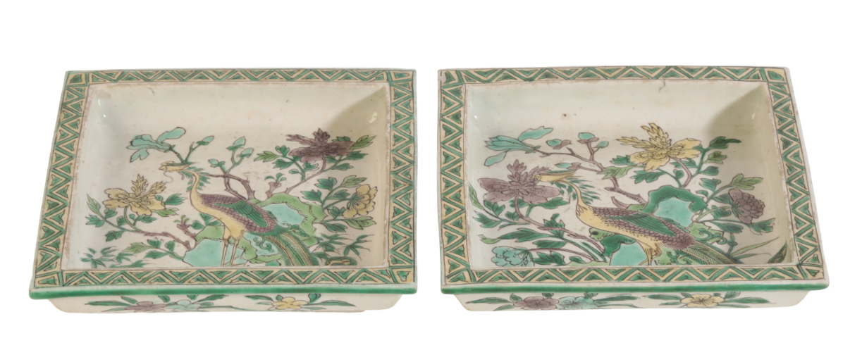 A PAIR OF CHINESE FAMILLE VERTE BISCUIT SQUARE DISHES, - Image 3 of 3