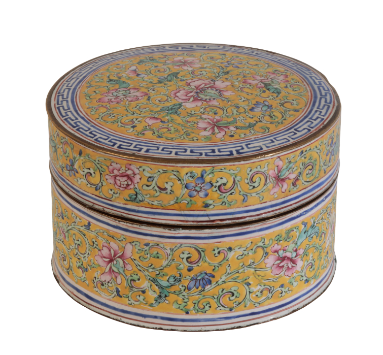 A CHINESE CANTON ENAMEL FAMILLE ROSE YELLOW-GROUND CIRCULAR BOX AND COVER