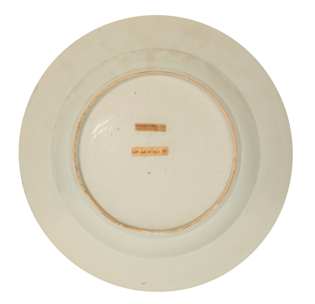A FINE PAIR OF LARGE CHINESE FAMILLE ROSE CIRCULAR DISHES - Image 2 of 5
