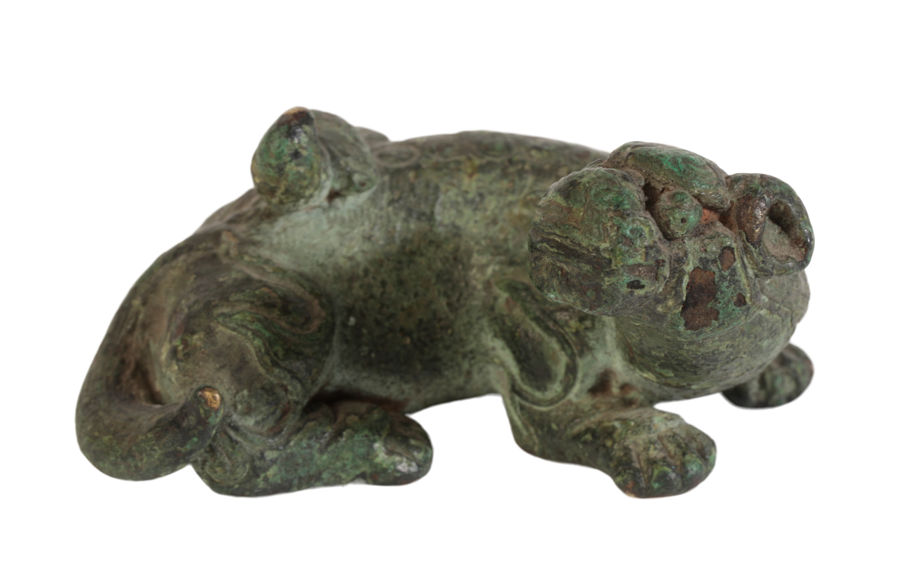 A CHINESE BRONZE TIGER WEIGHT - Image 2 of 2