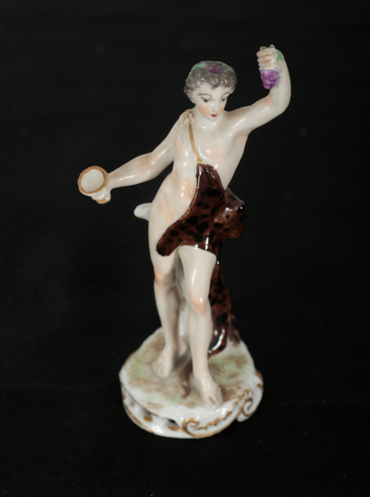 AN EARLY 20TH CENTURY SITZENDORF PORCELAIN FIGURE OF A DUKE AND DUCHESS - Image 5 of 9