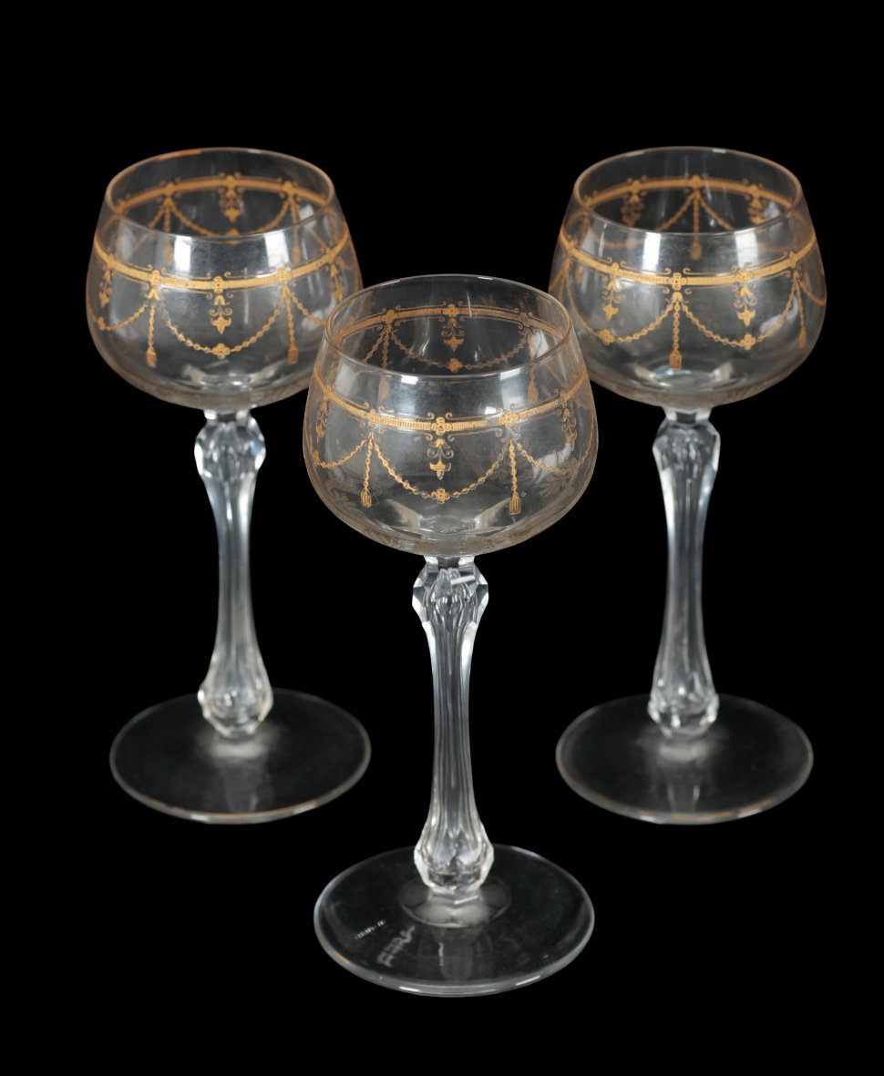 A GRADUATED SET OF SIX EARLY 19TH CENTURY GILDED GLASS TUMBLERS - Image 2 of 4