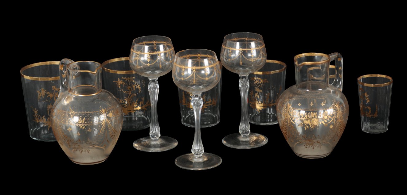 A GRADUATED SET OF SIX EARLY 19TH CENTURY GILDED GLASS TUMBLERS - Image 4 of 4