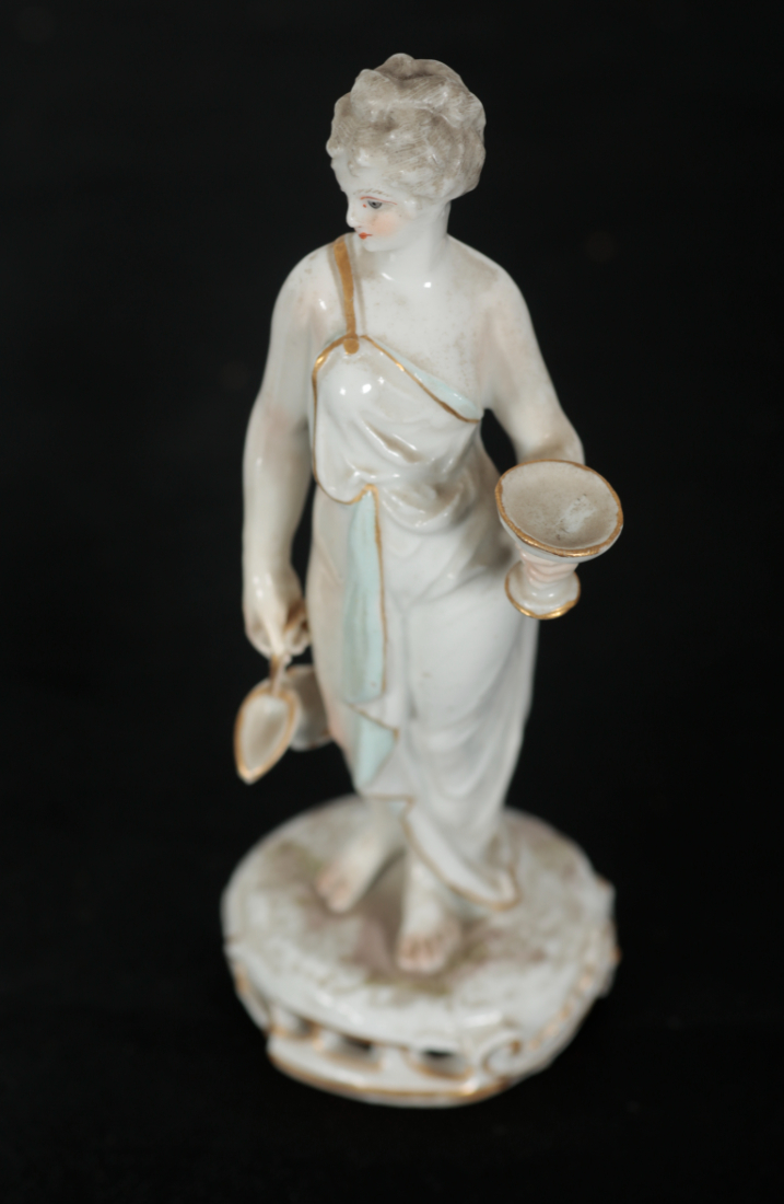 AN EARLY 20TH CENTURY SITZENDORF PORCELAIN FIGURE OF A DUKE AND DUCHESS - Image 6 of 9
