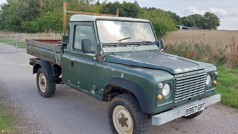 A LAND ROVER 110 TIPPER - Image 4 of 9
