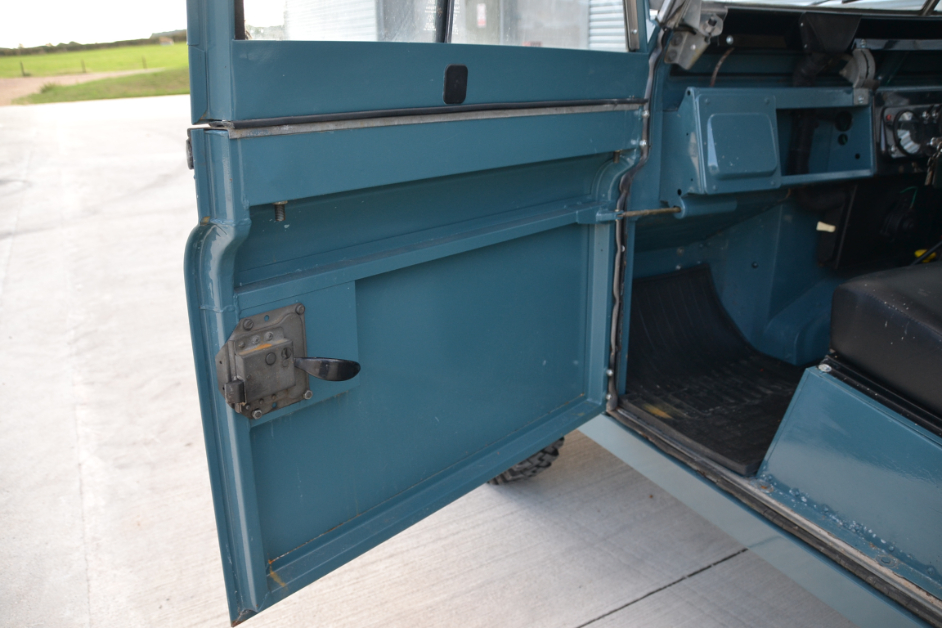 A LAND ROVER SERIES 2A 88" HARD TOP 2.25P - Image 18 of 29