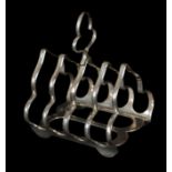 A GEORGE V SILVER FOUR DIVISION TOAST RACK