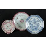 A CHINESE EXPORT FAMILLE ROSE PLATE