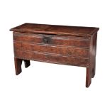 AN EARLY 18TH CENTURY OAK PLANK COFFER