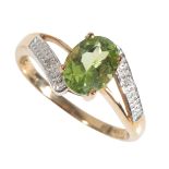 A PERIDOT AND DIAMOND CROSSOVER RING