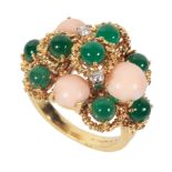 AN EMERALD, CORAL AND DIAMOND CLUSTER RING