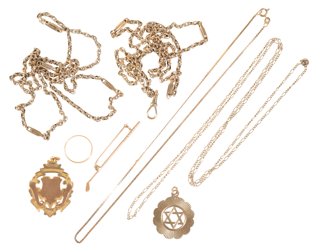 A COLLECTION OF GOLD AND UNMARKED YELLOW METAL JEWELLERY