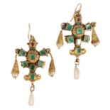 A PAIR OF INDIAN EMERALD AND BAROQUE PEARL EARRINGS