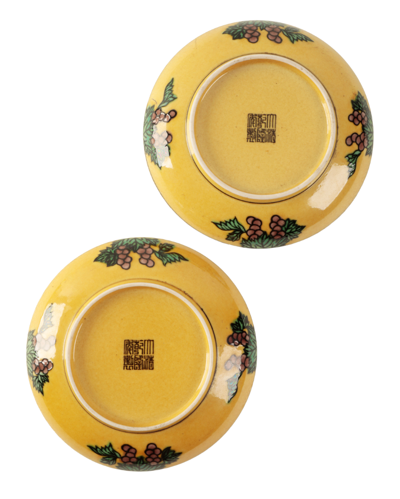 A PAIR OF CHINESE YELLOW-GROUND DRAGON PLATES - Image 2 of 3