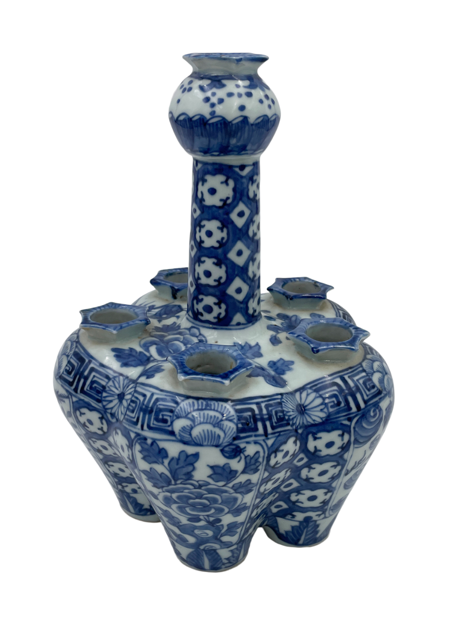 A CHINESE BLUE AND WHITE 'CROCUS' VASE - Image 2 of 5