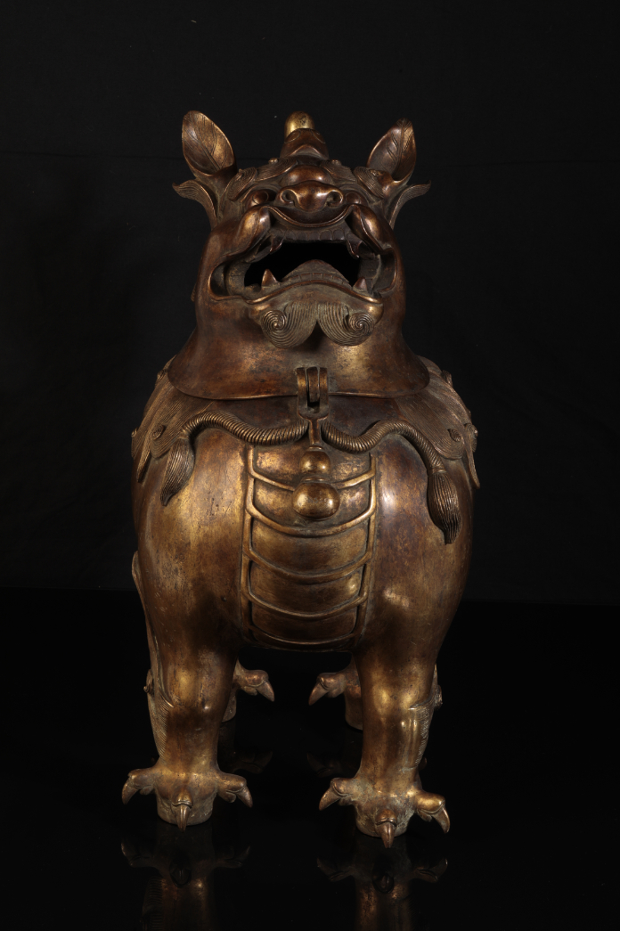 A CHINESE GILT BRONZE LION INCENSE-BURNER - Image 2 of 6