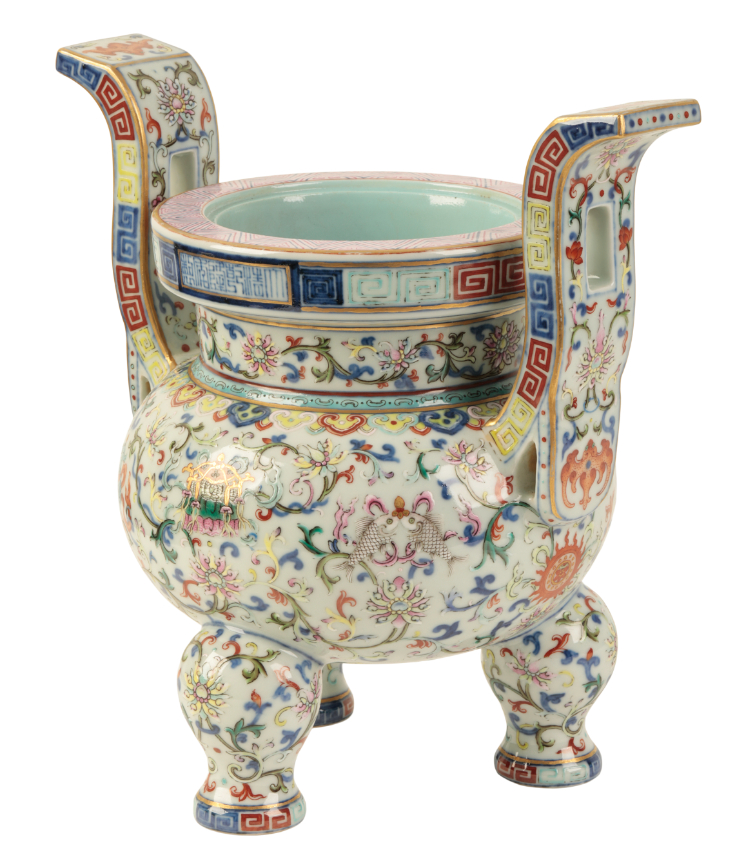 A FINE CHINESE FAMILLE ROSE TRIPOD INCENSE BURNER - Image 4 of 6