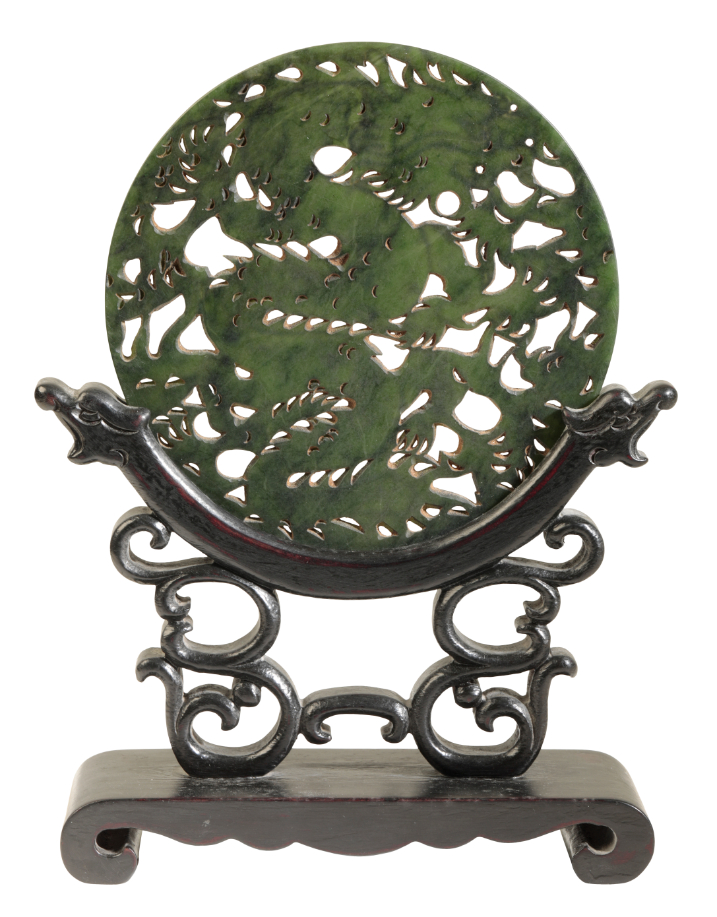 A CHINESE DARK GREEN BOWENITE CIRCULAR PLAQUE - Bild 2 aus 2