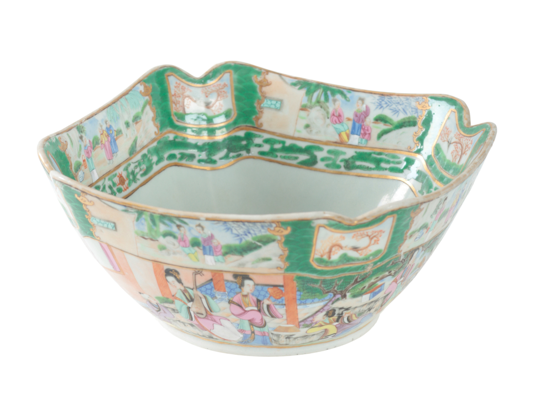 A CANTONESE FAMILLE VERTE SQUARE BOWL - Image 2 of 3