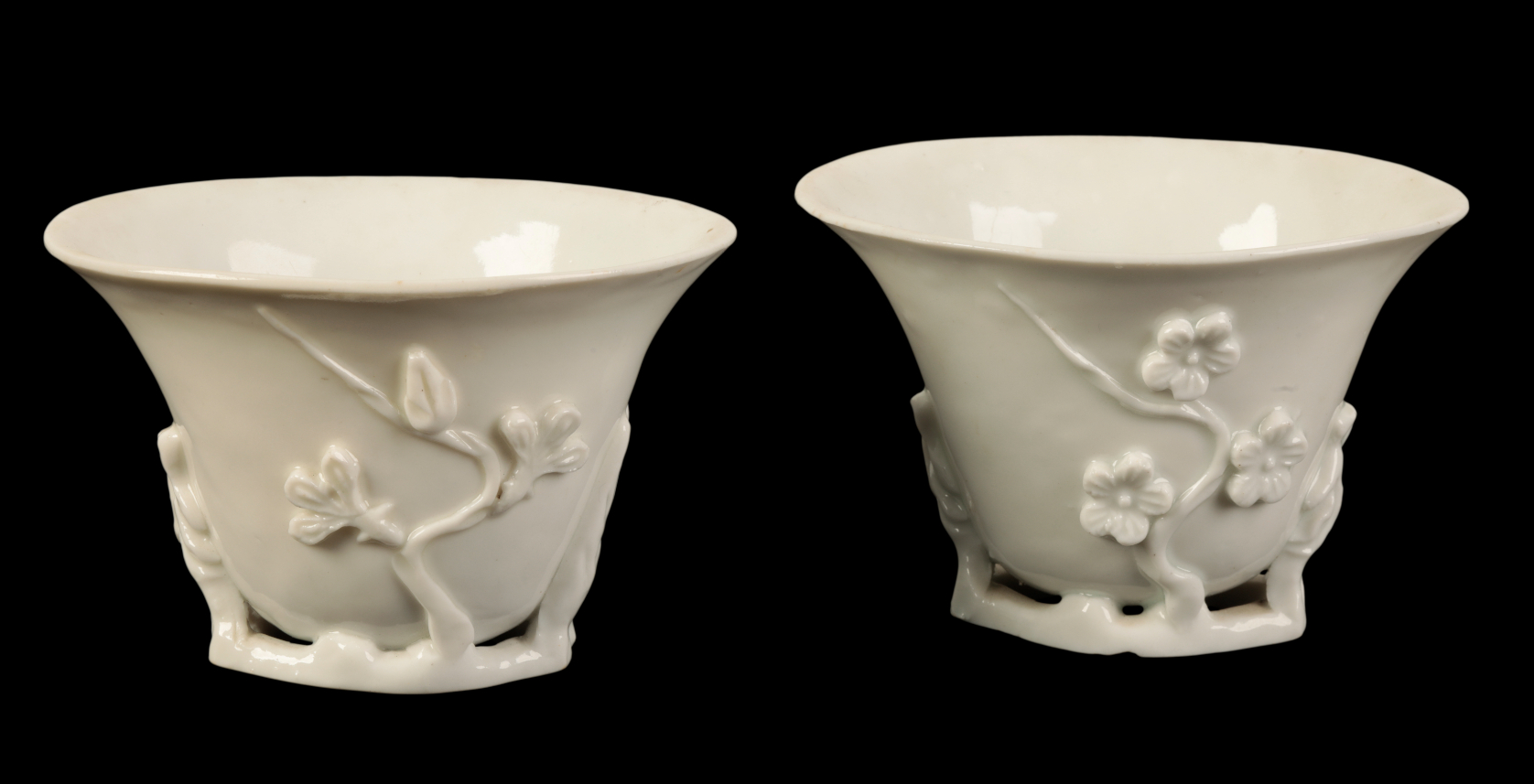 A PAIR OF CHINESE BLANC DE CHINE LIBATION CUPS - Image 3 of 5