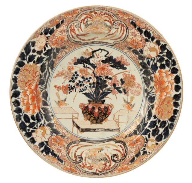 A LARGE JAPANESE IMARI CHARGER