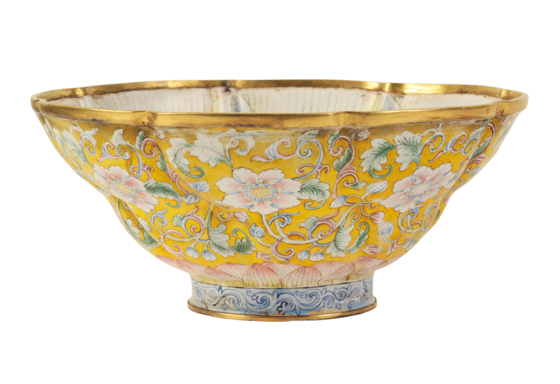 A CHINESE FAMILLE ROSE ENAMEL BOWL