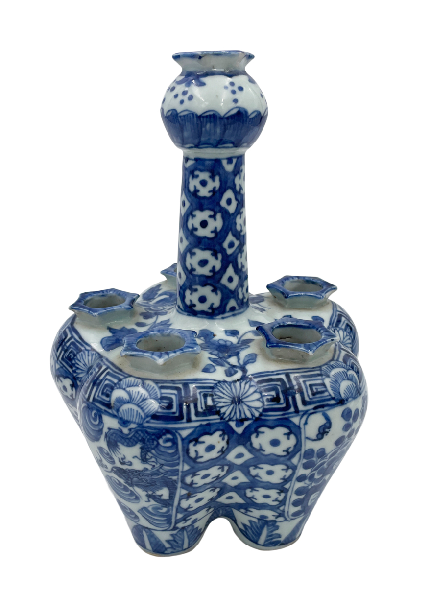 A CHINESE BLUE AND WHITE 'CROCUS' VASE - Image 3 of 5