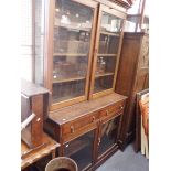 AN EARLY 20th CENTURY OAK DISPLAY CABINET