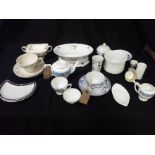 A SMALL GROUP OF MIXED PORCELAIN