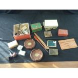 A SMALL COLLECTION OF SUNDRIES