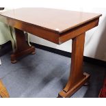 A VICTORIAN MAHOGANY CENTRE TABLE