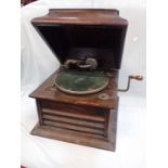 AN OAK-CASED DULCETTO GRAMOPHONE