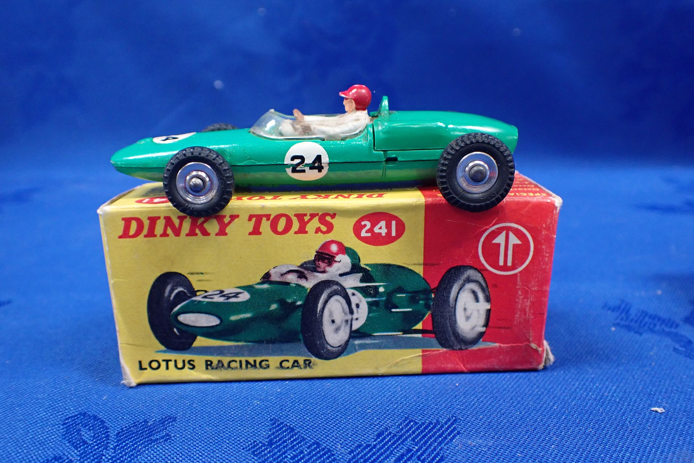 DINKY TOYS 'LOTUS RACING CAR' AND M.G.B SPORTS CAR' - Image 2 of 4