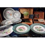 A COLLECTION OF PIERCED AND FLORAL DECORATED PLATES