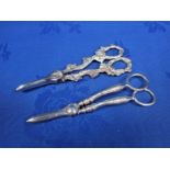 A PAIR OF VICTORIAN SILVER GRAPE SCISSORS