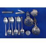 A SET OF SIX SILVER TEASPOONS