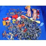 A COLLECTION OF PLASTIC TOY SOLDIERS