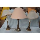 A PAIR OF CAST BRASS NEOCLASSICAL STYLE TABLE LAMPS