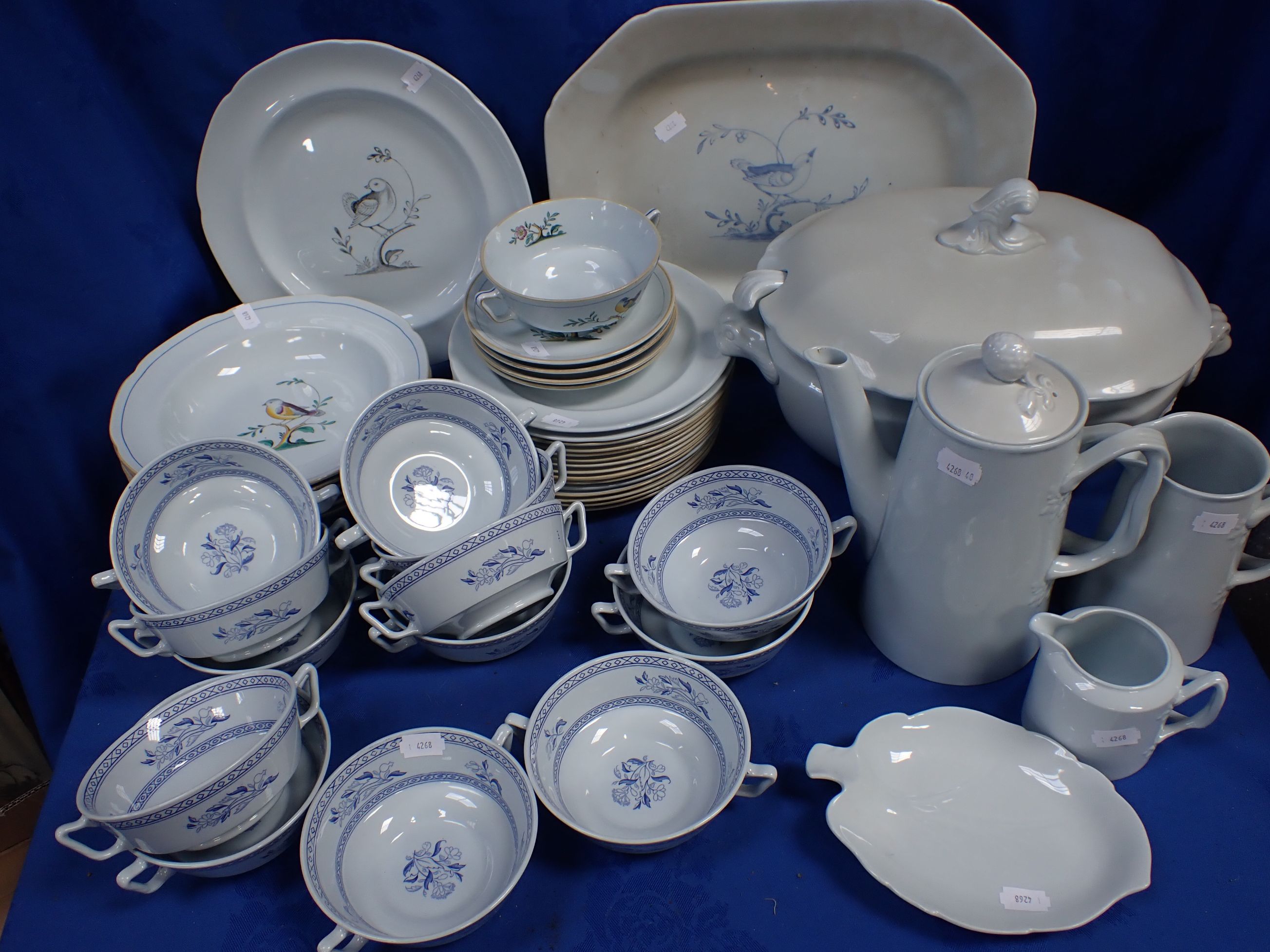 A QUANTITY OF COPELAND SPODE 'QUEEN'S BIRD' DINNER WARE