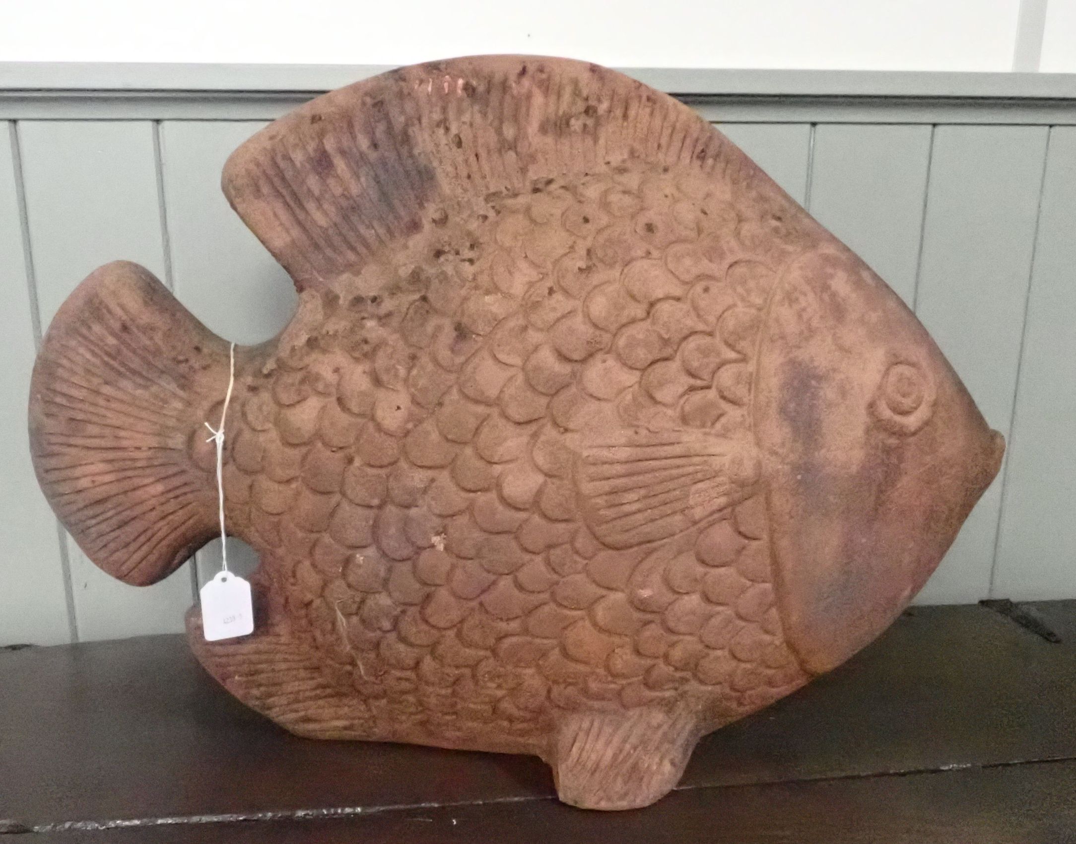 A LARGE TERRACOTTA FISH GARDEN ORNAMENT - Image 2 of 2