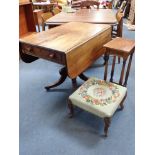 A 19TH CENTURY MAHOGANY PEMBROKE TABLE