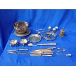 A SMALL COLLECTION OF SILVER PLATED ITEMS