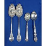 A PAIR OF WILLIAM IV SILVER BERRY SPOONS