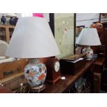 A PAIR OF FLORAL CERAMIC TABLE LAMPS