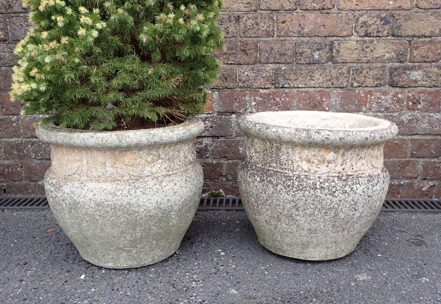 A PAIR OF 'WILLOWSTONE' GARDEN POTS